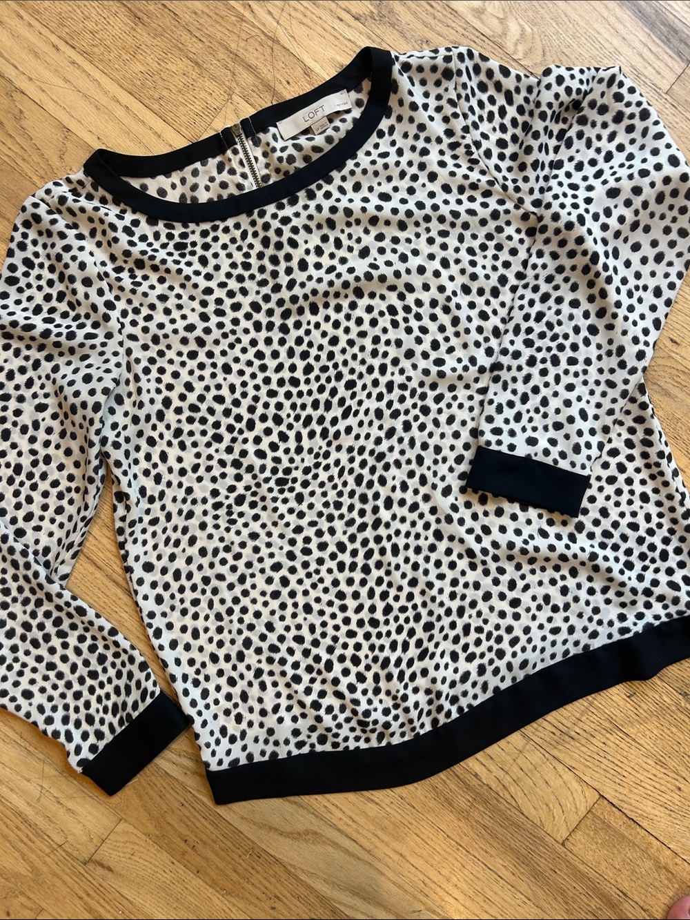 🌸3 FOR $20🌸
LOFT Black and White Dalmatian Dot Girls' Long Sleeve Top - Picture 2 of 7
